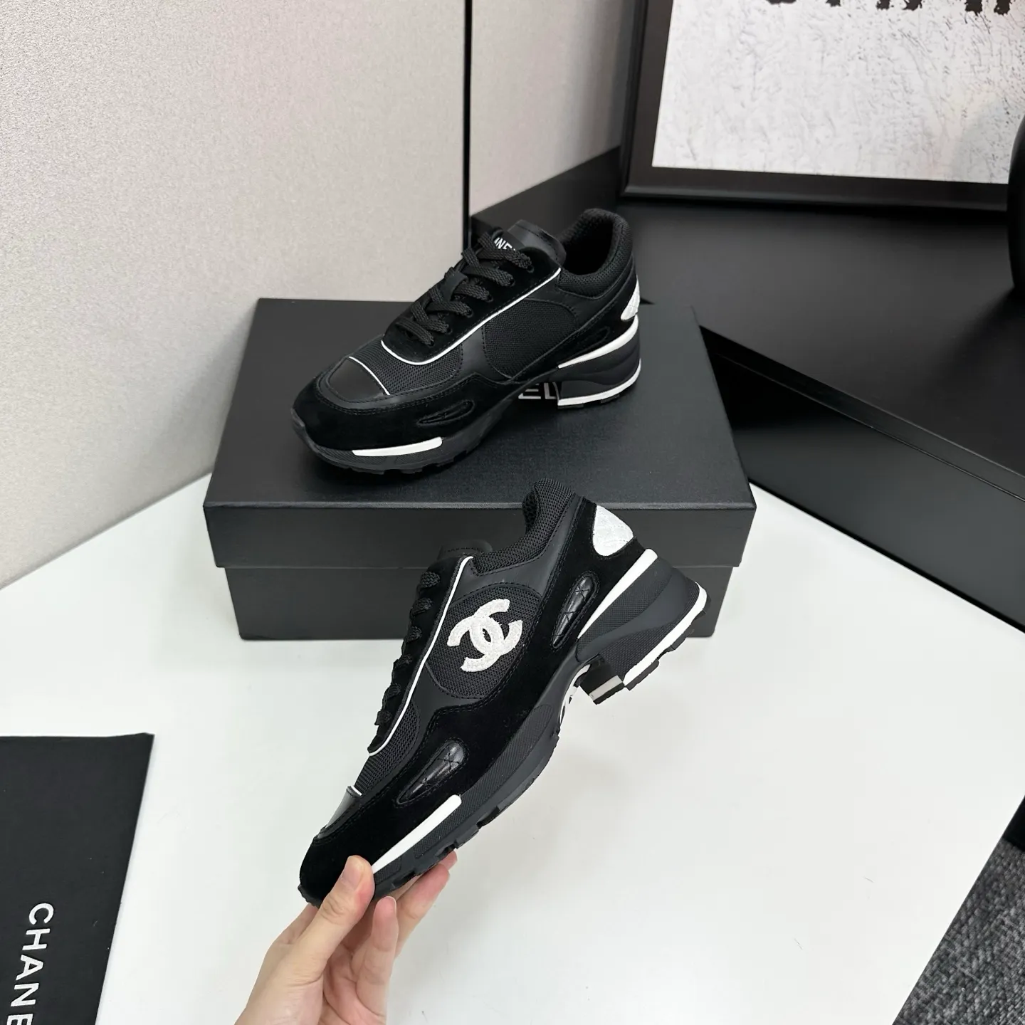 👟👟Ex-factory price 640👟👟Chanel Panda Shoes! 2025 counter's top casual sports shoes. This classic design; the upper is electro-embroidered with a variety of techniques; the outsole is fashionable and sporty; the unusual inclusion of a variety of color matching elements... The diversified mix and match is very good-looking and versatile, and can be used for leisure, fashion, sports, and outdoor... ꫛꫀꪝ Go➫ Materials: ❶Upper made of: original imported first-layer silk cowhide + original waterproof cloth + original first-layer cowhide ❷Inner lining: Original Yangli+wang ❸ Outsole based on: Original TPU combination outsole Counter boutique packaging complete set for women 35–41